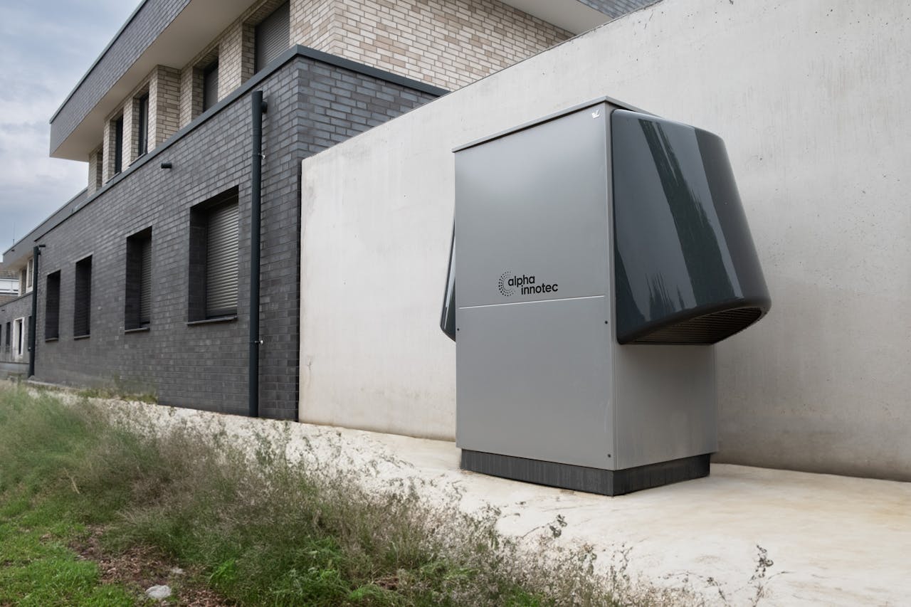 services-04 Innovative heat pump system by alpha innotec installed outside a contemporary building.
